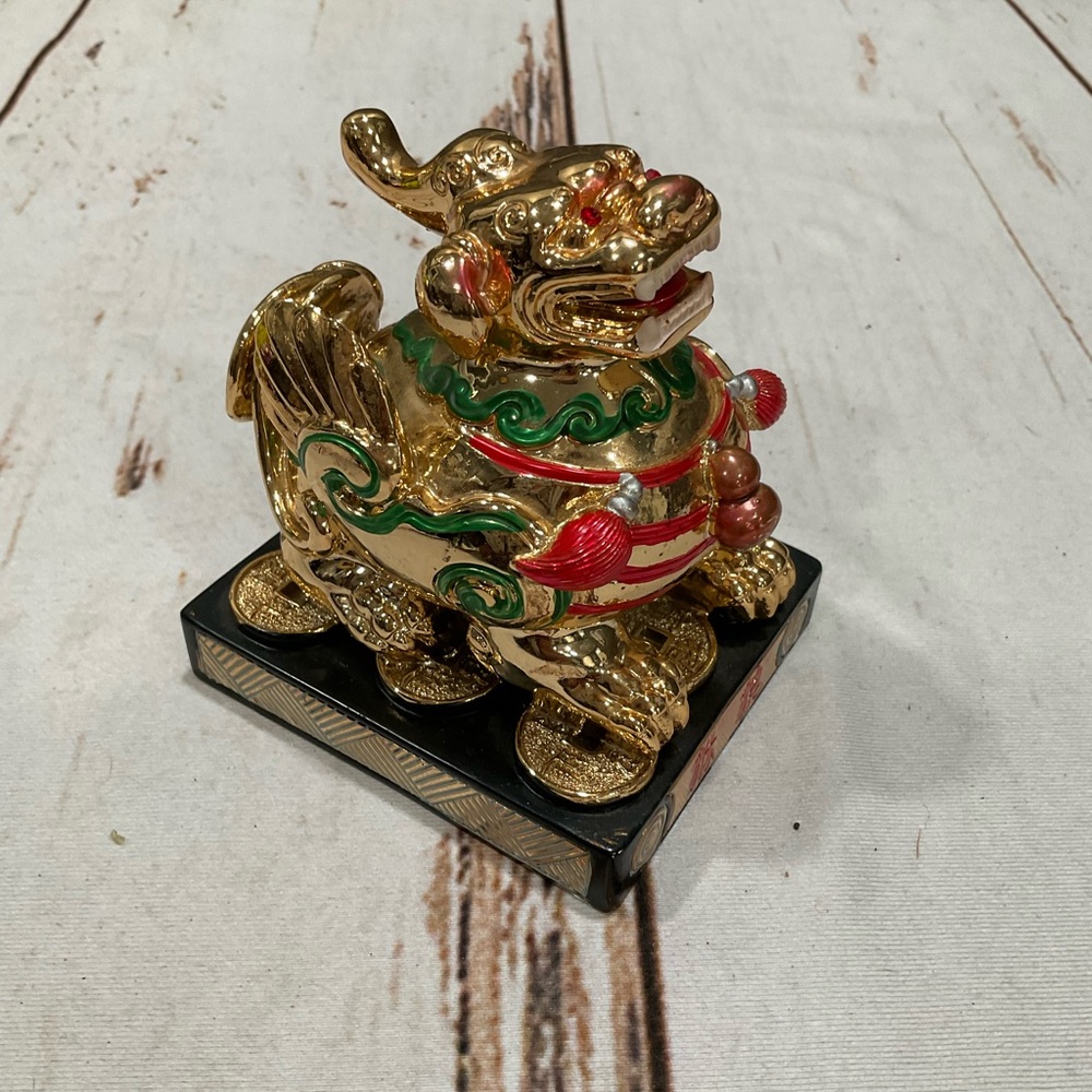 FENG SHUI METALLIC GOLD‎ RESIN FIGURINE